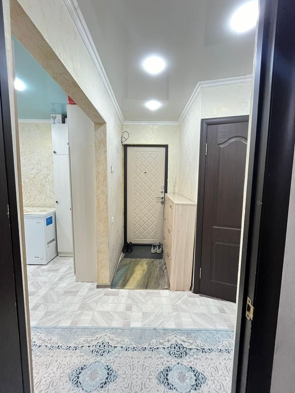 Срочно продам  3х комнатную квартиру в микрорайоне Самал.  Середина