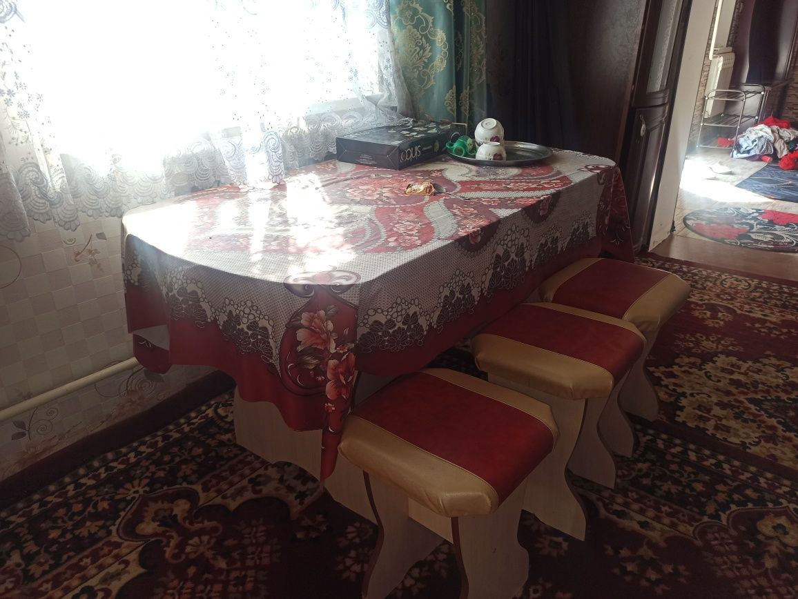Срочно сатылады диваны кухни стол солля