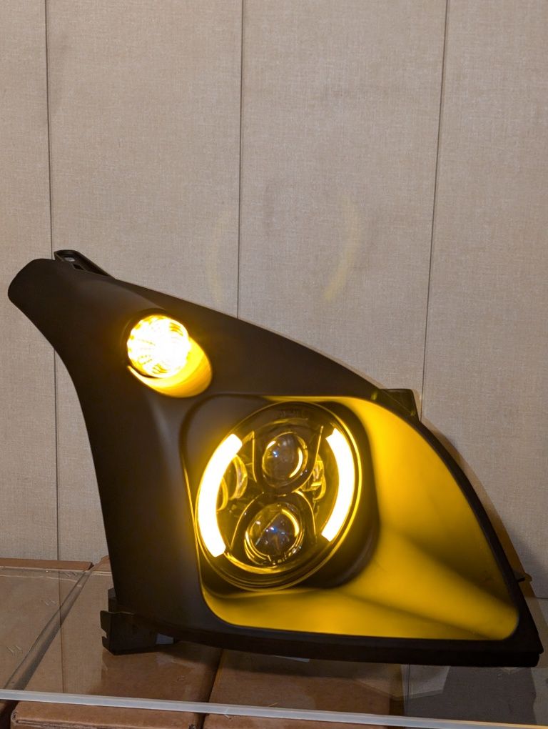 Комплект переделки bi led фары + решетка на Toyota Prado 120