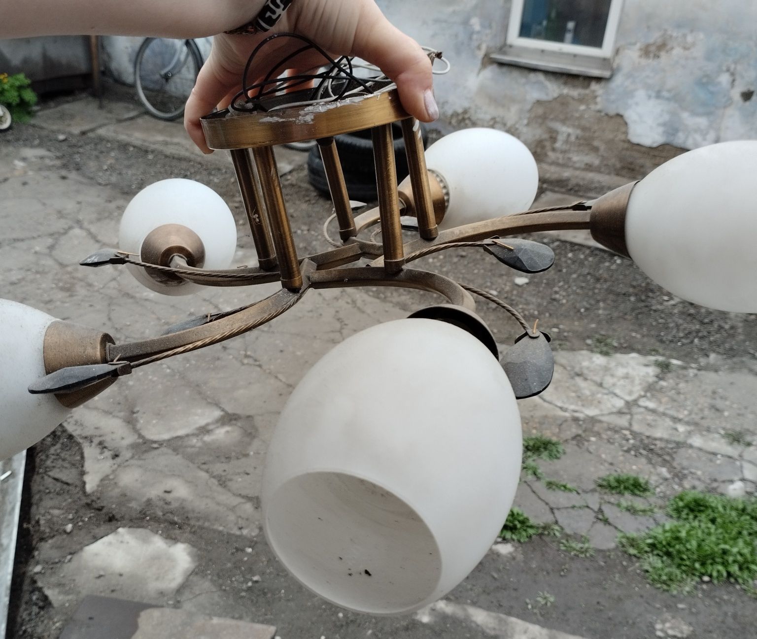 Продам красивую люстру