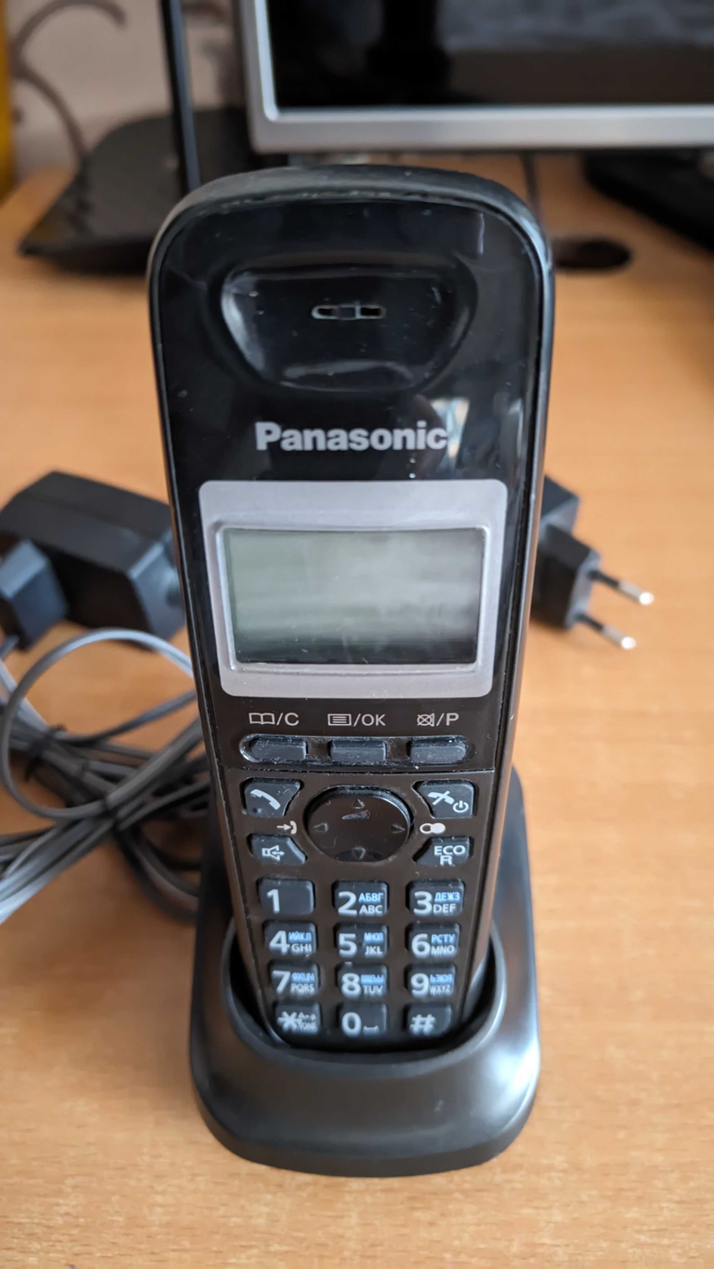 Продам цифровой беспроводной телефон Panasonic одна база две трубки