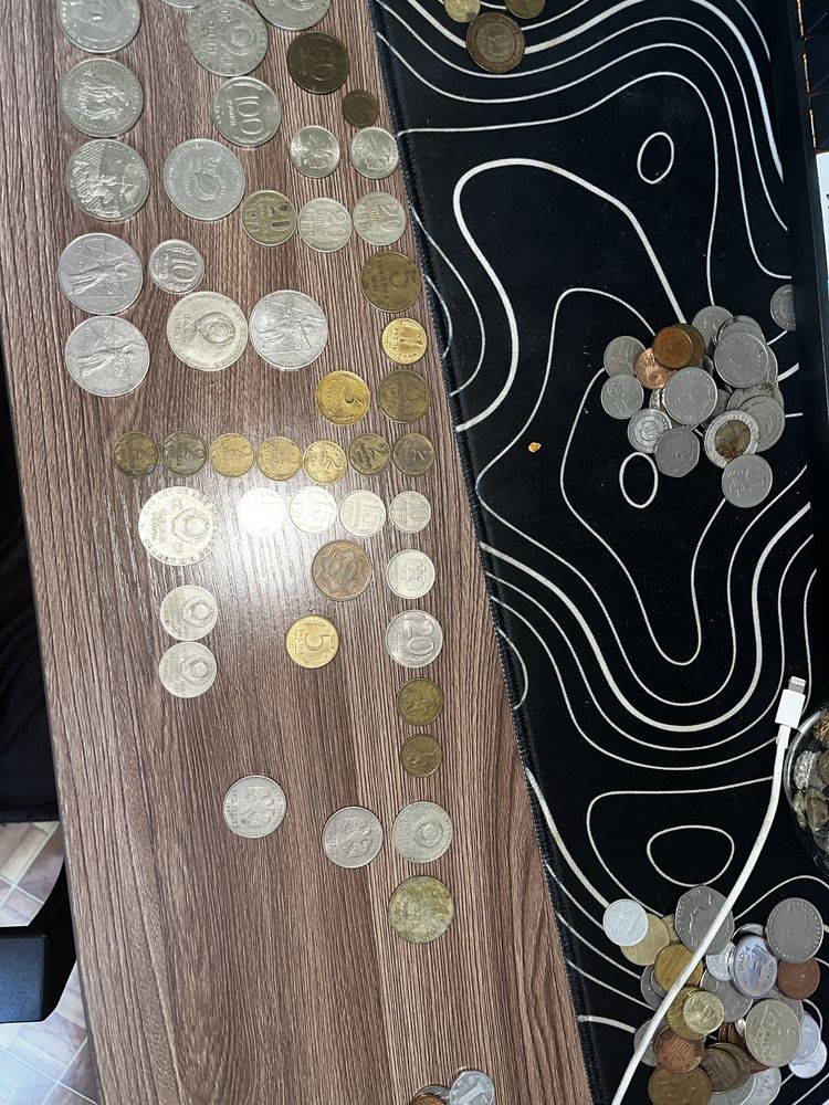 Продам разные монеты юбелейные победные редкие