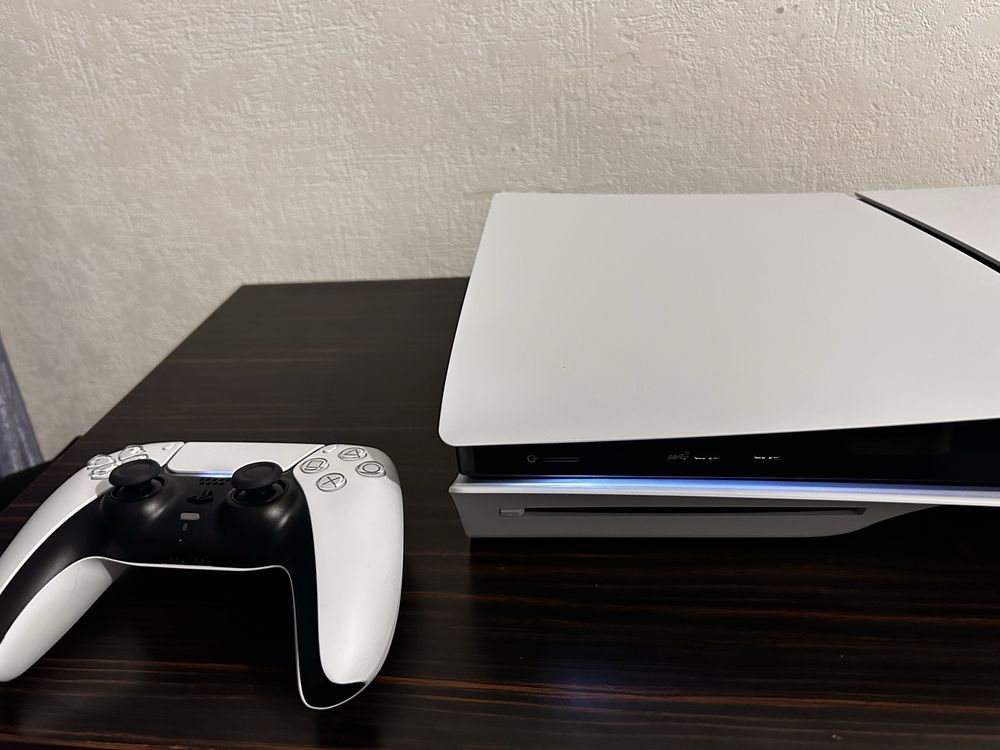 Продаю PlayStation 5 Slim 1 tb