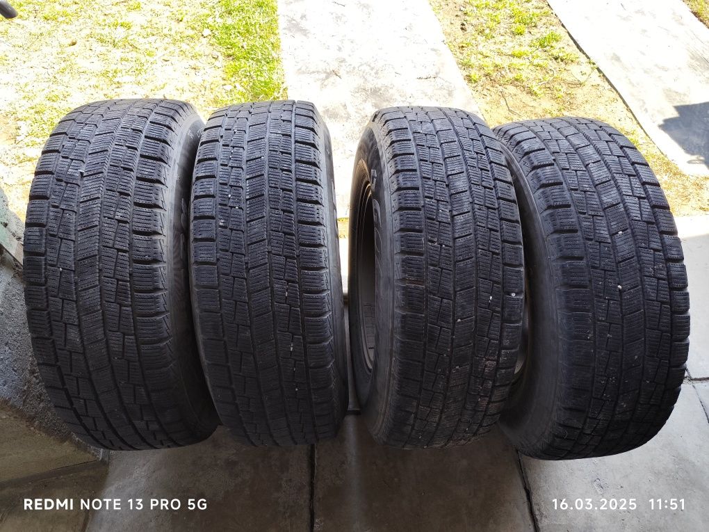 4 шины 235/75/R 15 . Зимние