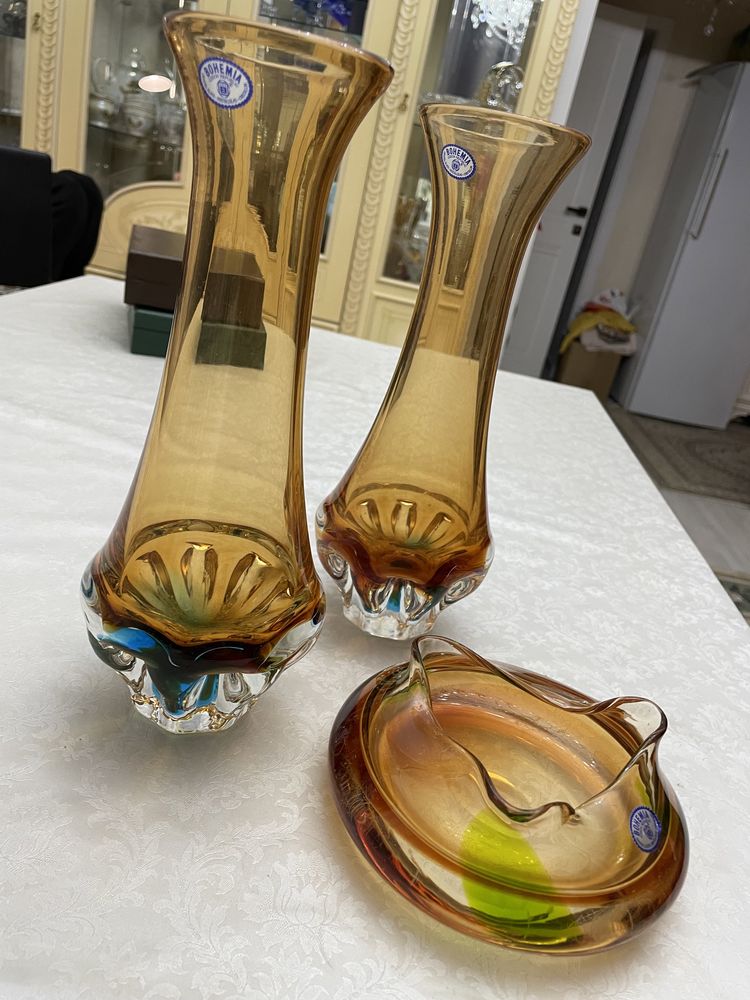 Ваза Чехия высокие  цветные