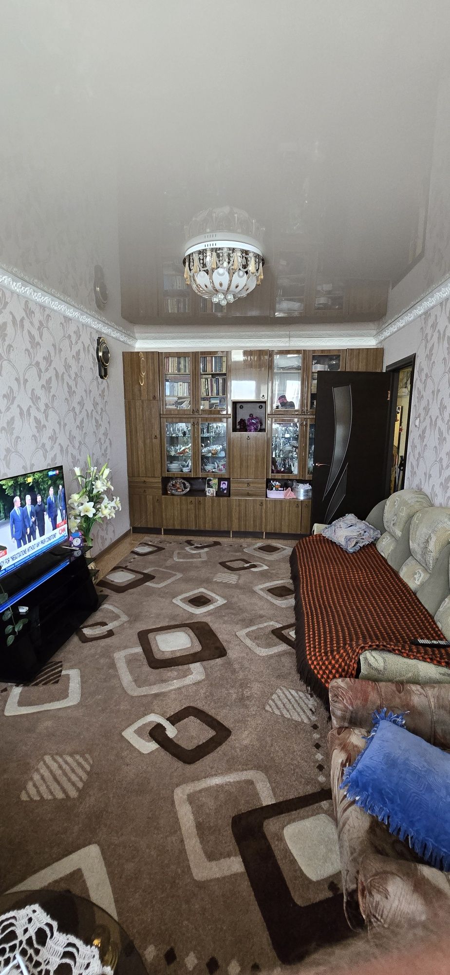Продам 2-х комнатную квартиру по адресу Беркимбаева 90.