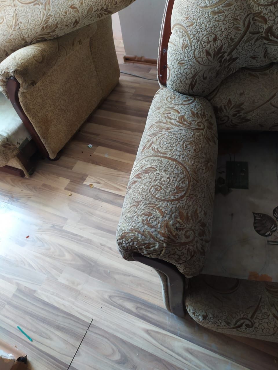 Химчистка мягкой мебели на дому профессиональное обоудование  KARCHER