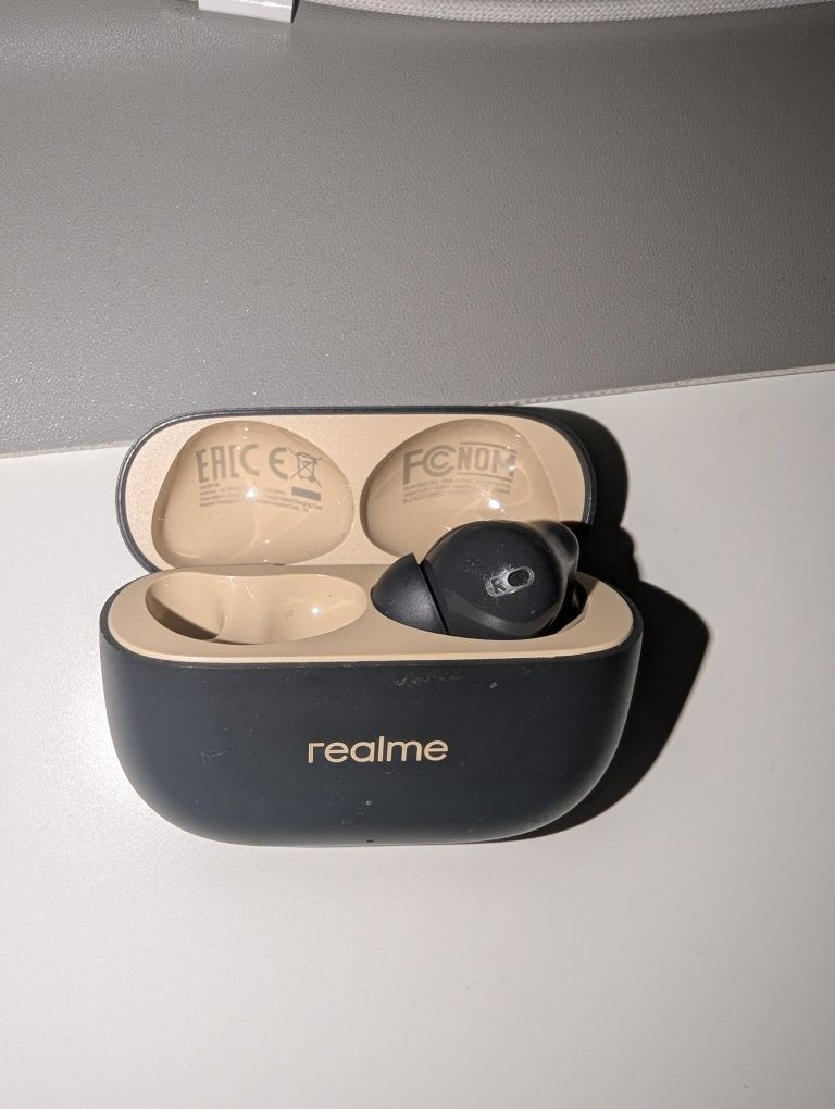 Realme   наушник