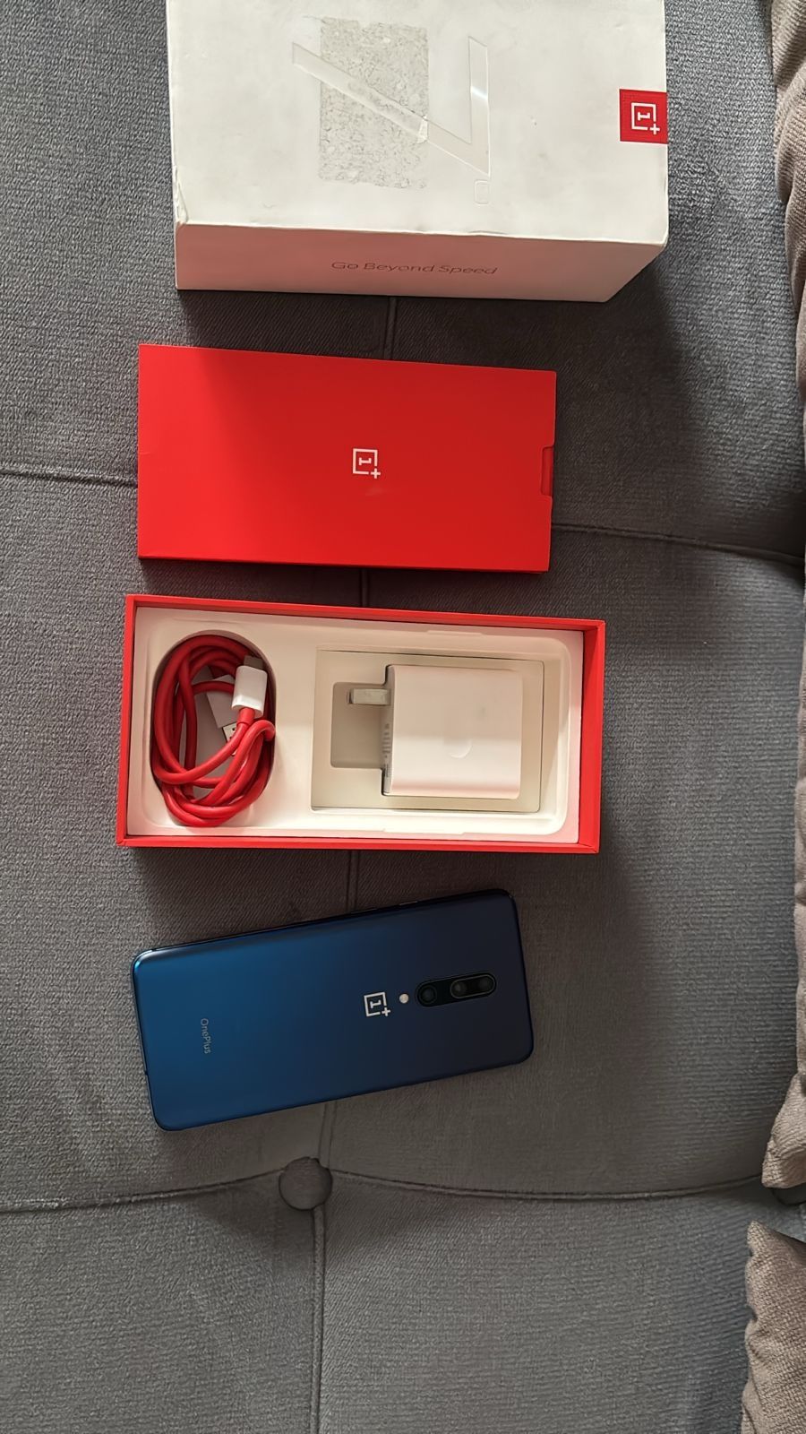 Продам телефон One plus 7 pro в идеальном состоянии убийца андроидов
