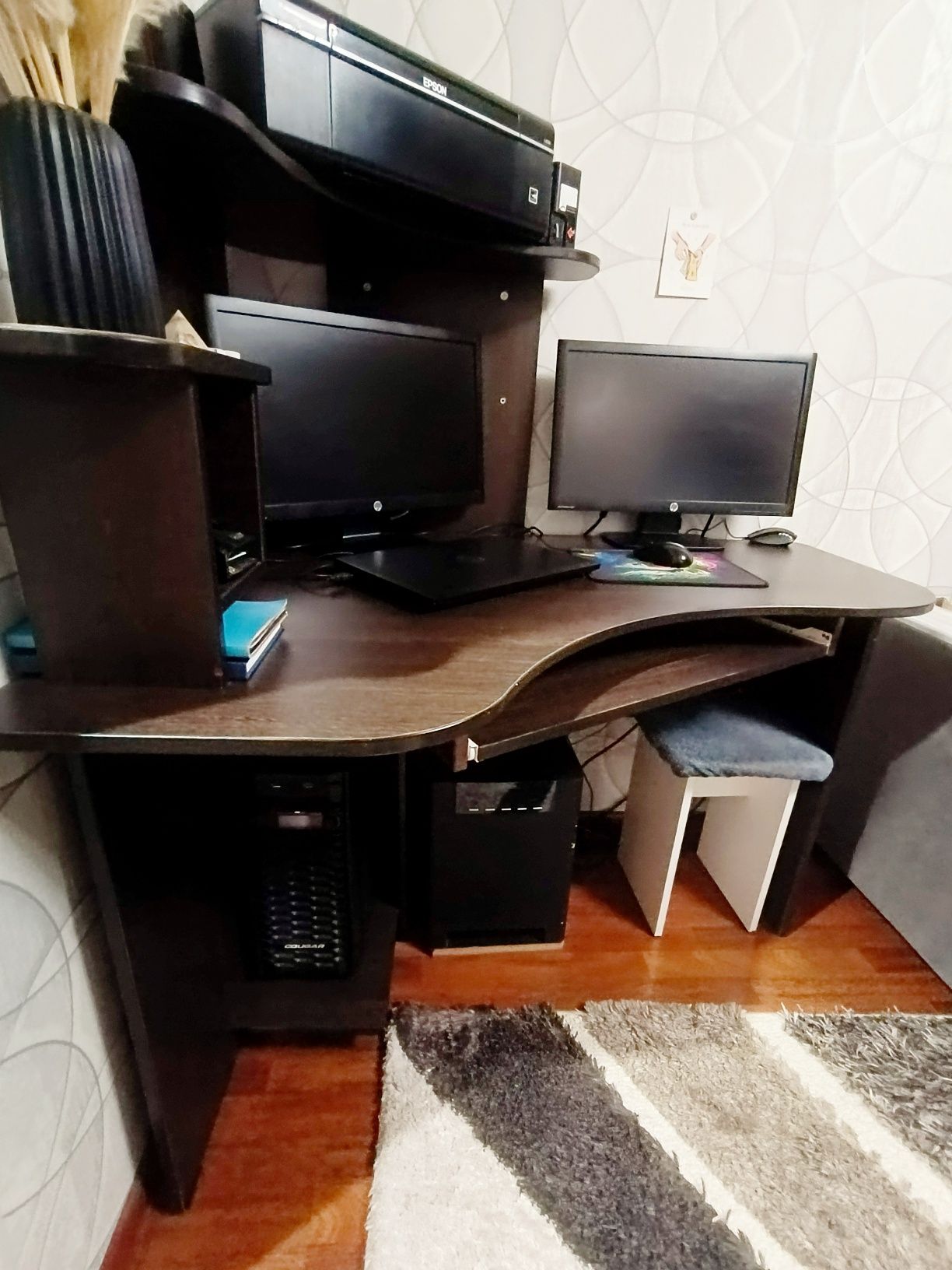 Продам шкафы и компьютерный стол