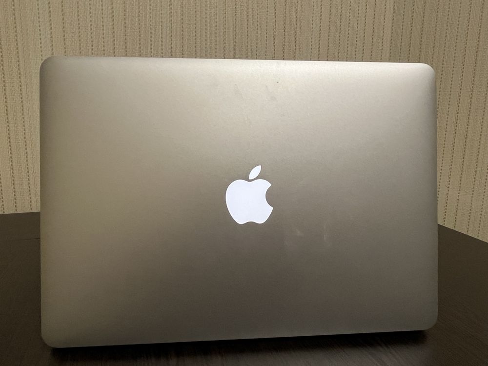 MacBook Air 13 (макбук)