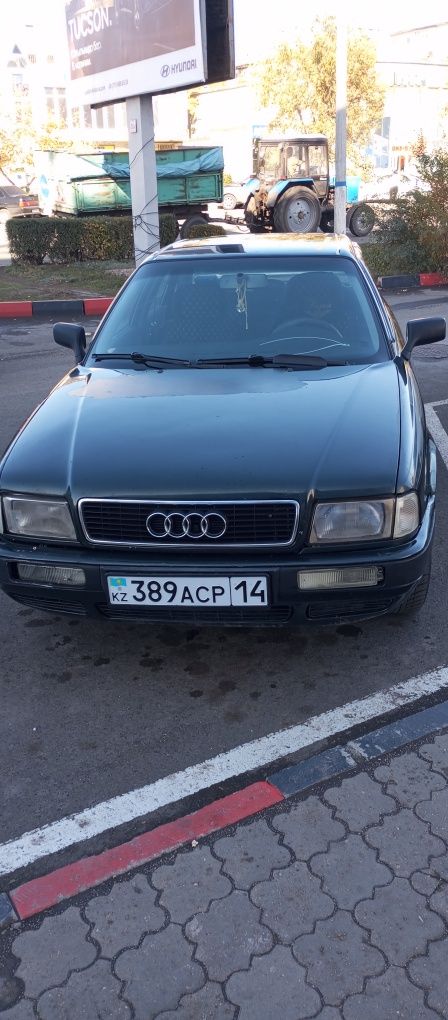 Автомобиль ауди 80 б4