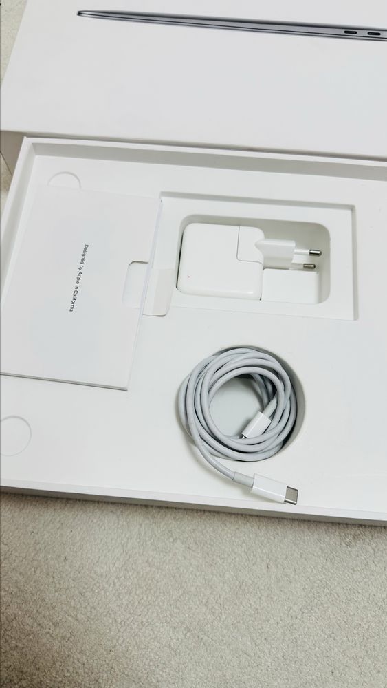 Macbook 13 air m1 ssd 256gb в отличном состояний