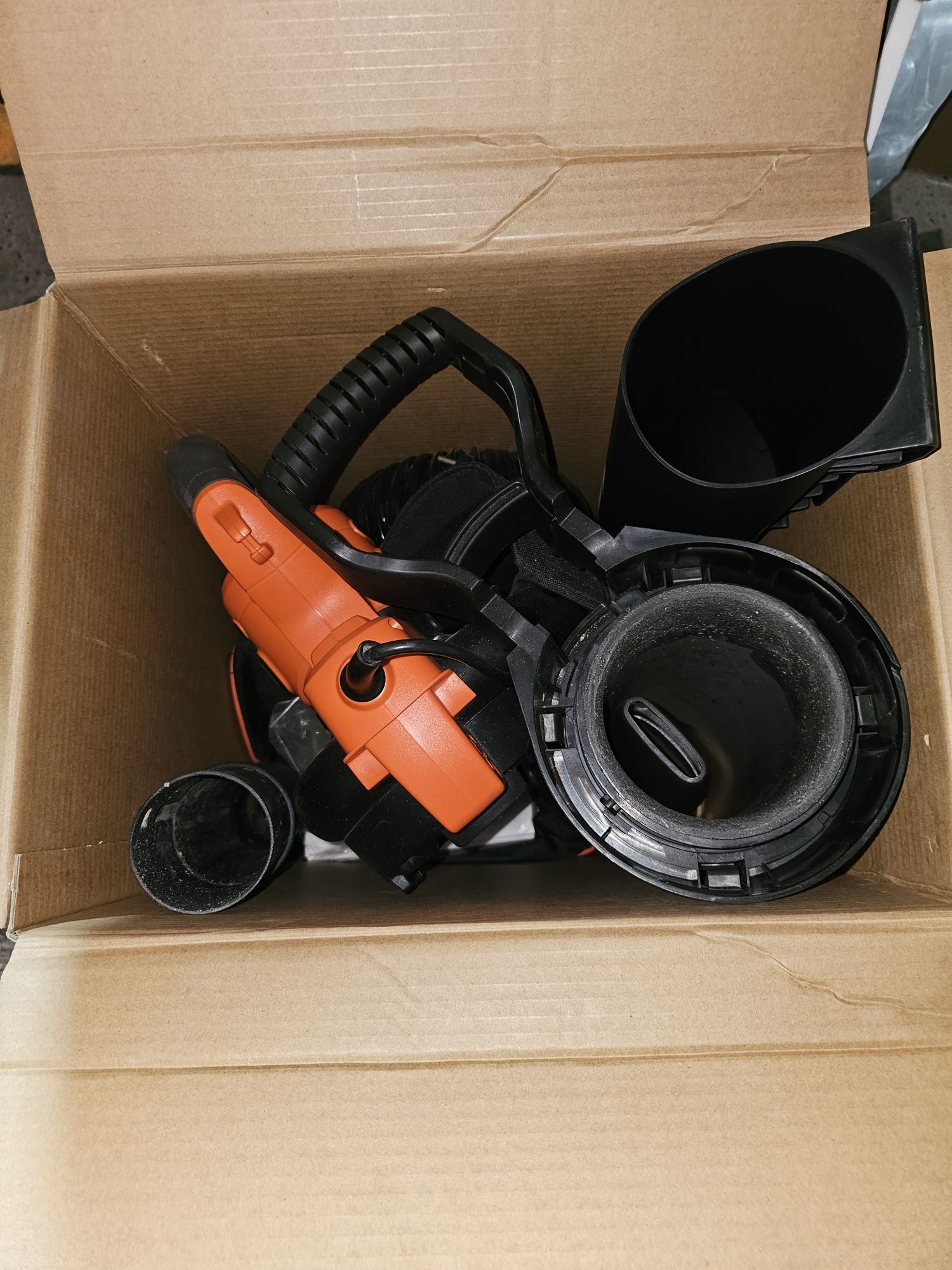 Садовый пылесос Black & Decker 3000W
