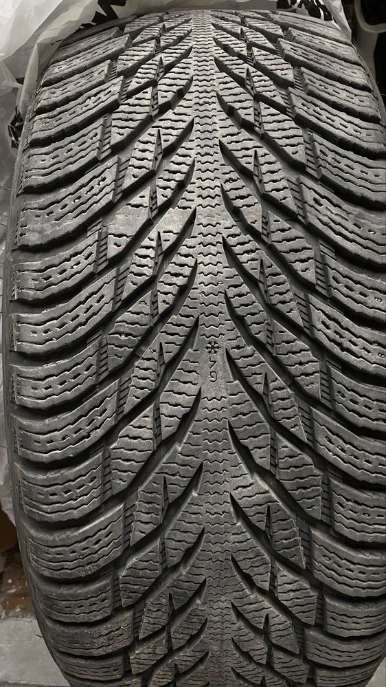Зимние шины NOKIAN HAKKAPELIITTA-4шт(235/45 R18)