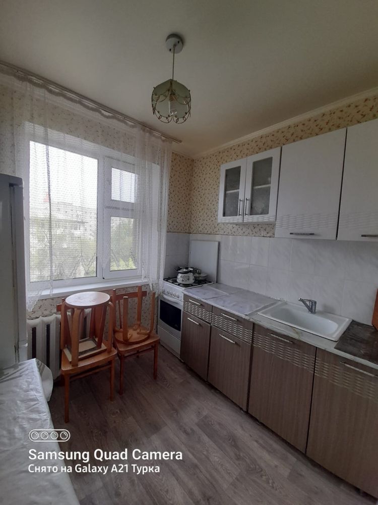 Продам трехкомнатную квартиру на Универмаге