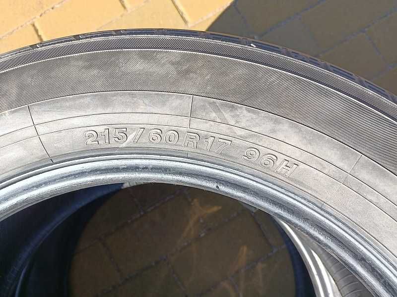 Шины 215/60 R17 - "Yokohama BluEarth RV-01" (Япония), летние.
