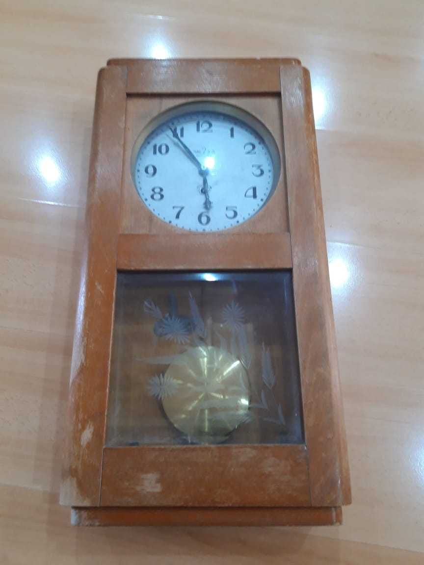 часы с маятником