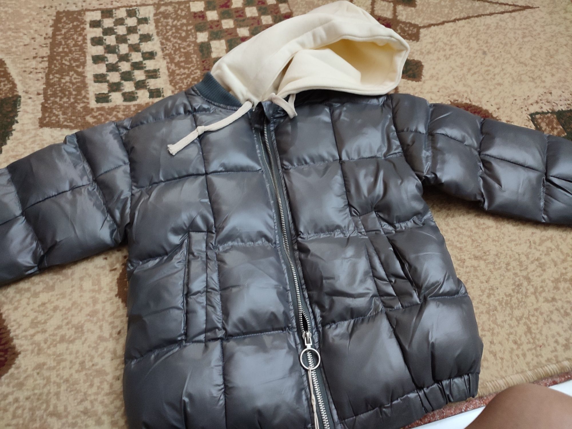 Продам куртки детские