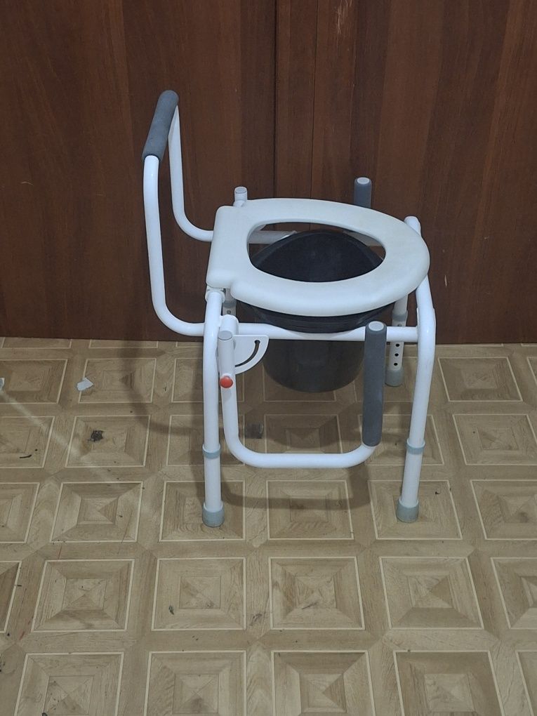 Санитарный стул туалет