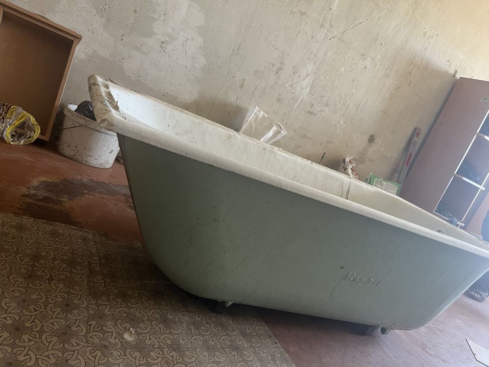Продам чугунную ванну