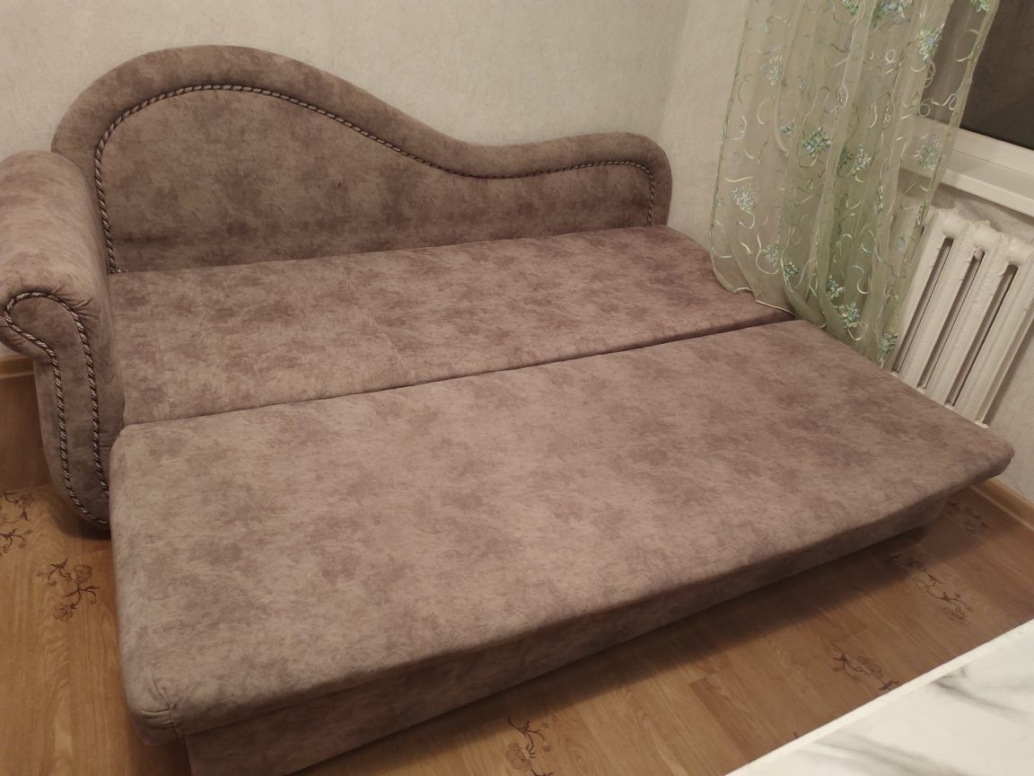 Диван раскладной  отдам в добрые руки ,Самовывоз