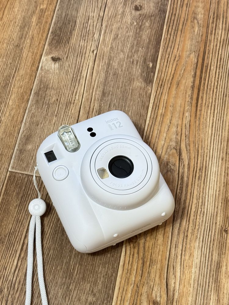 Камера Instax mini 12