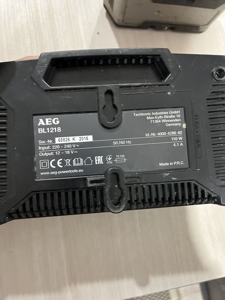 Зарядное устройство AEG BL1218L Аккумуляторная батарея AEG L1840R