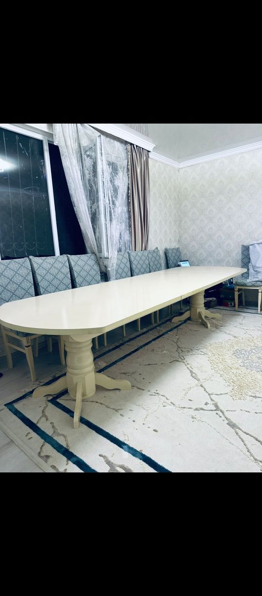 Стол в гостинную. Стол для гостинной из качественного дерева
