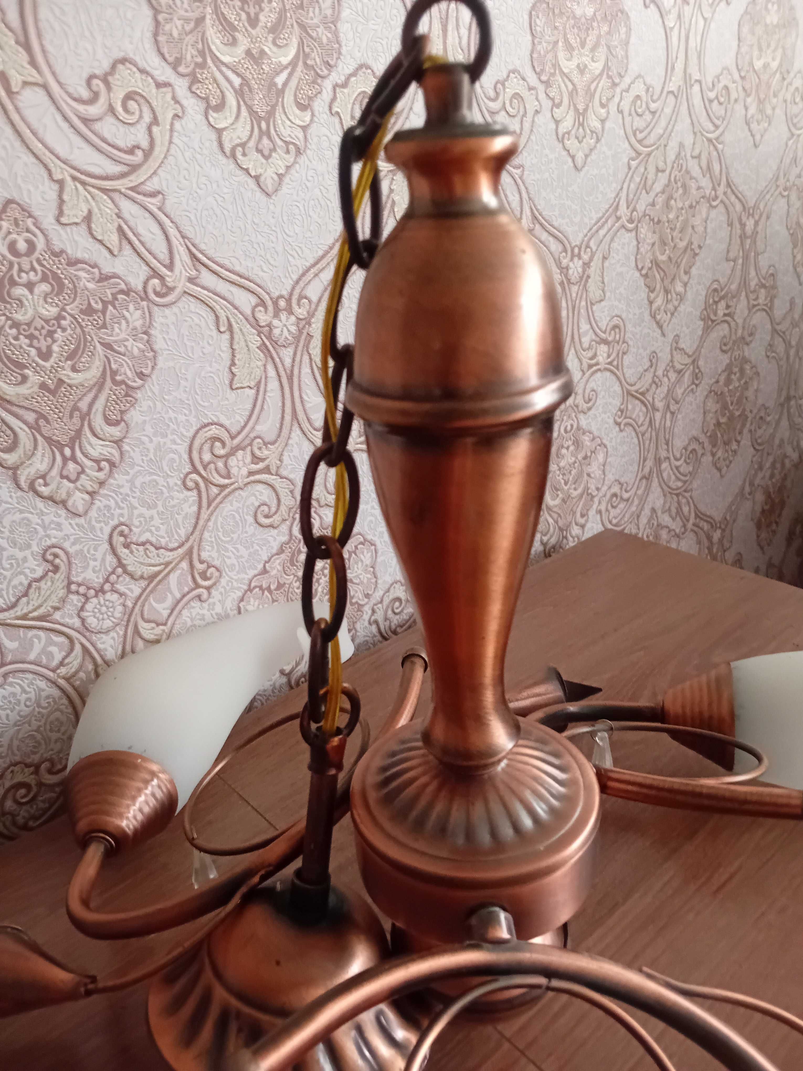 Люстра трехрожковая