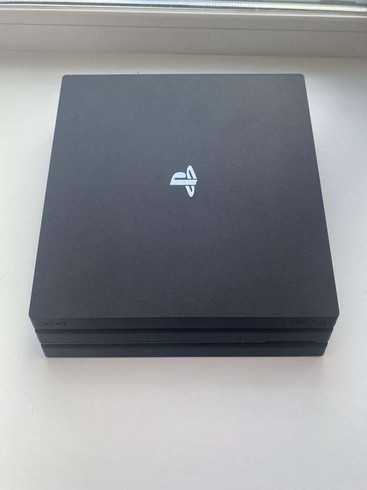 Playstation 4 PRO (6 джойстиков + топ игры)