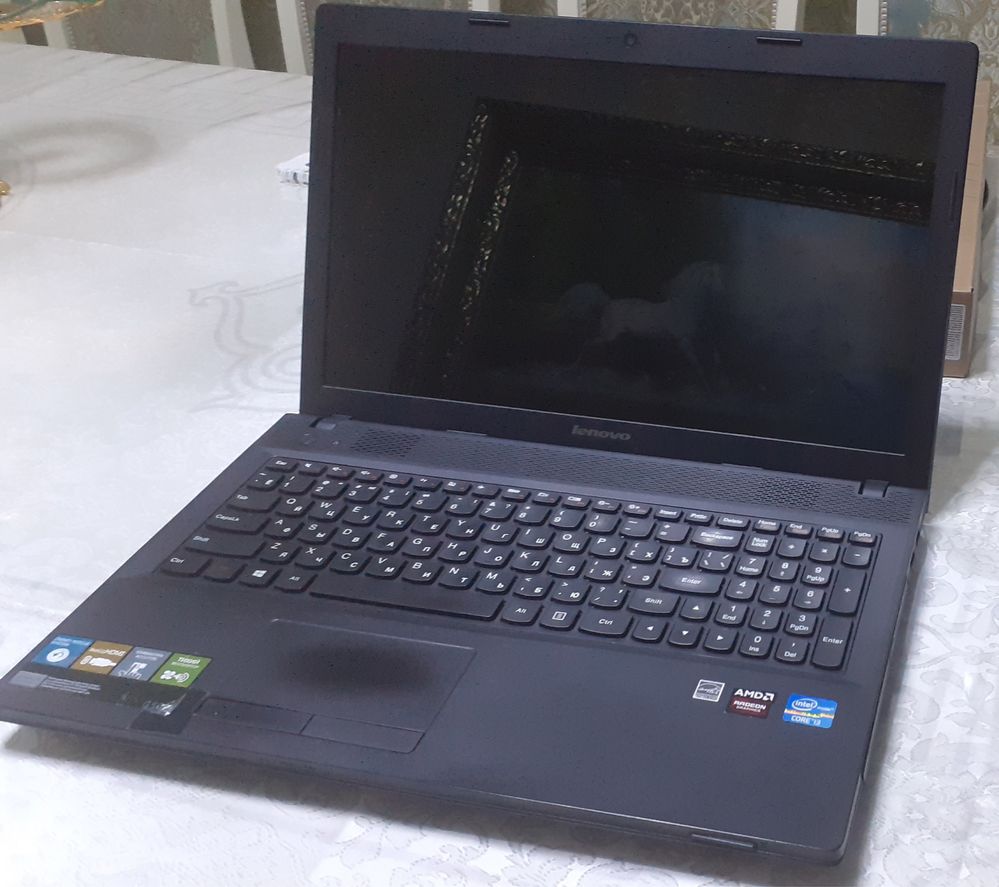 Продам ноутбук Lenovo. Минус не работает экранный шлейф.