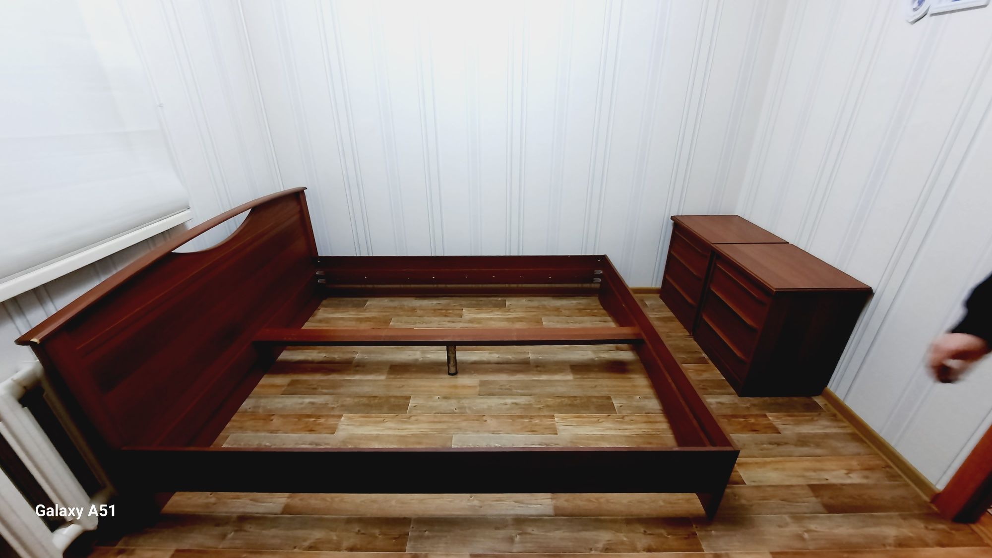 Продается 2-х спальная кровать 160*200 с двумя тумбами