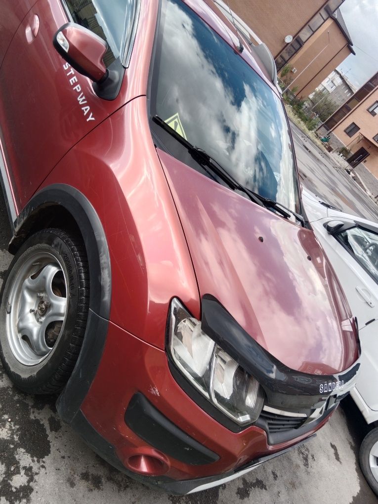 Автомобиль Рено Сандеро Степвей