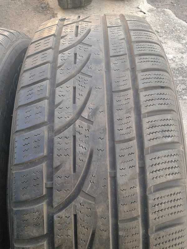 Шины 235/65 R17 - "Hankook Winter IСept EVO" (Венгрия), всесезонные.