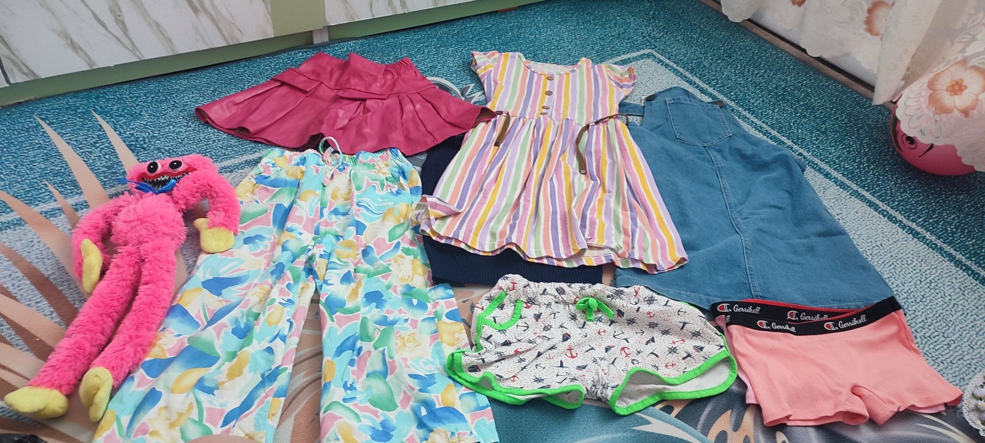 Продам большой покет детских вещей . На возврат 5/6 лет