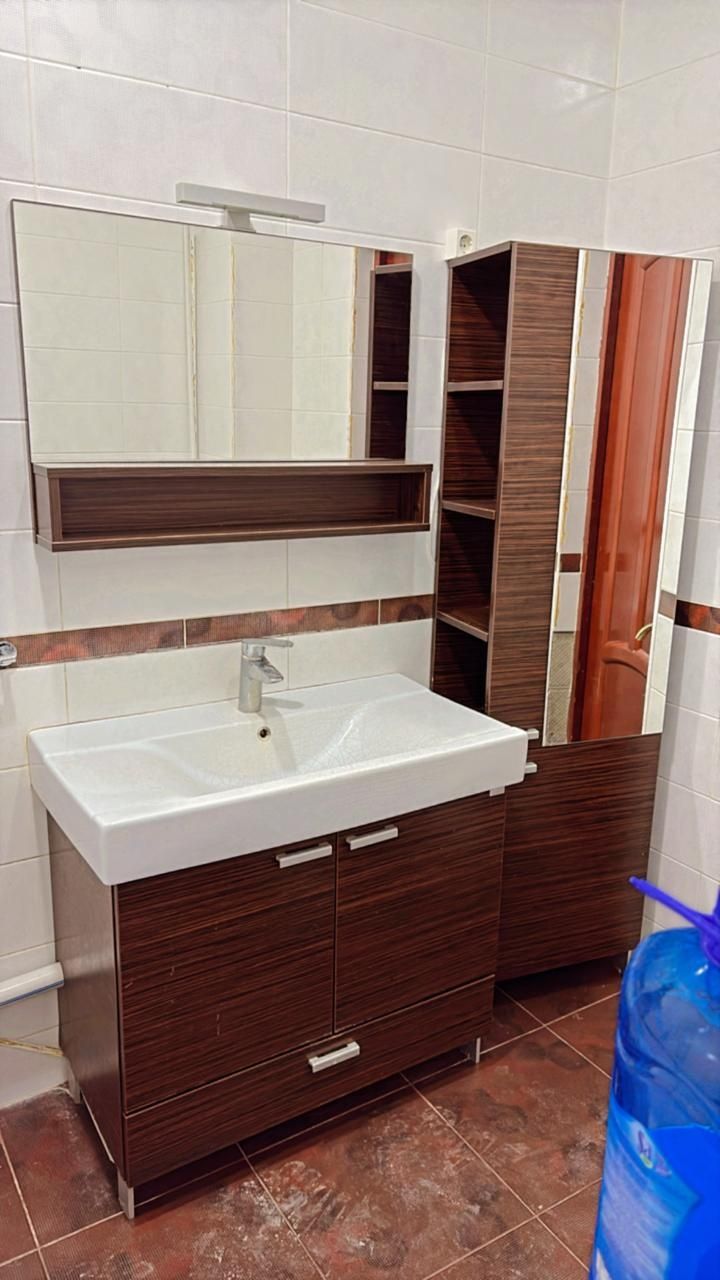 Срочно продаеться Шкаф Купе и ванный гарнитура