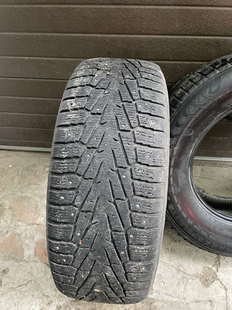 Продам комплект зимней резины с шипами Nokian Hakkapeliitta