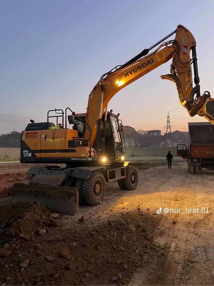 Услуги колесного экскаватора HYUNDAI 145