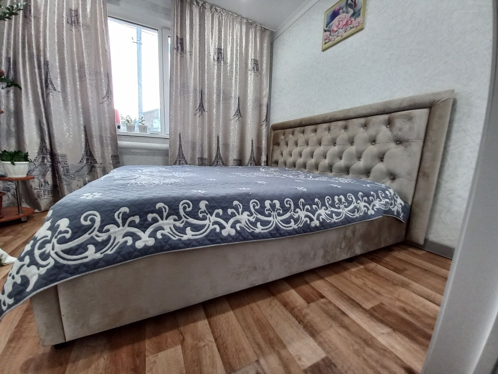 Двух спальная кровать в городе