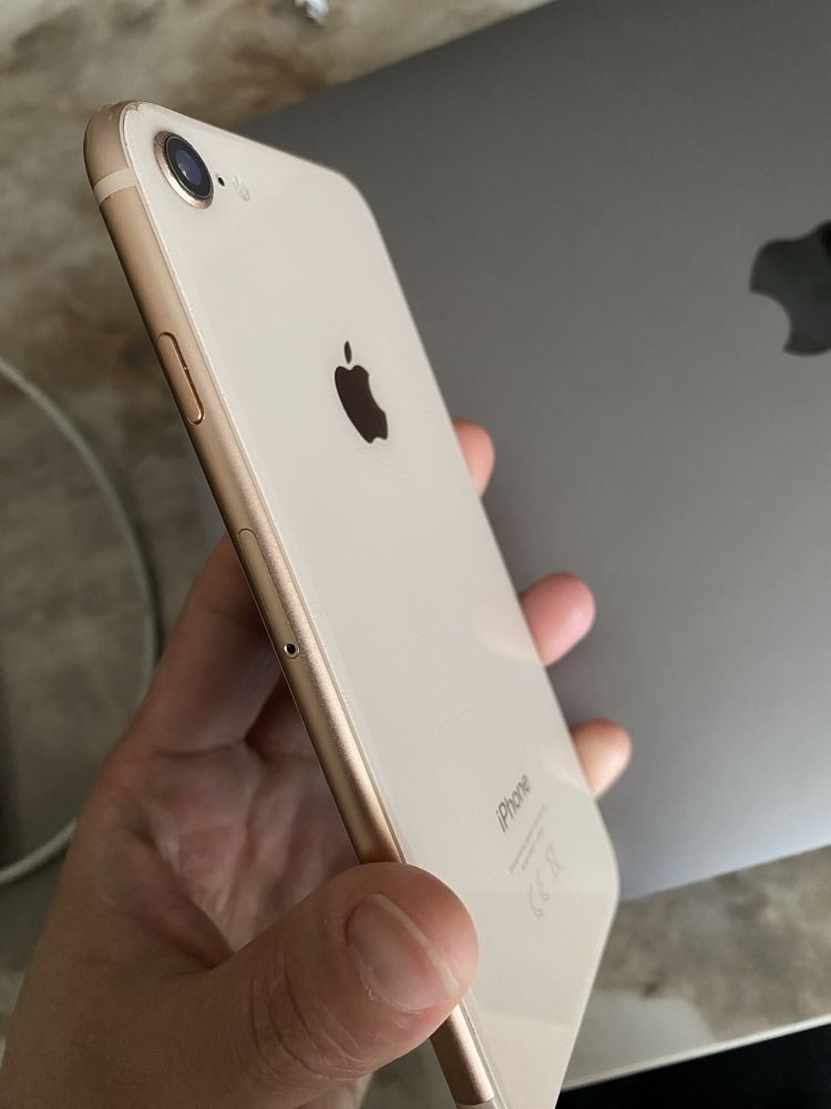 Iphone 8 розовый