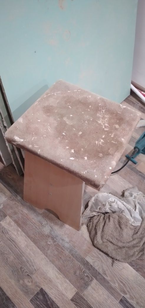 Продаю табуретку можно использовать для стройки