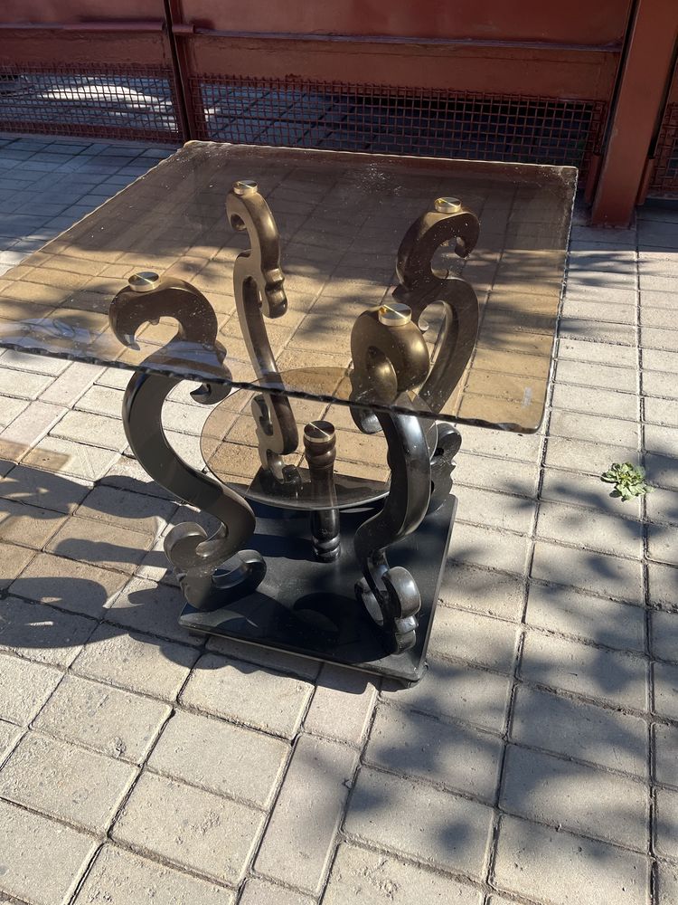 Столик  стекляный ….