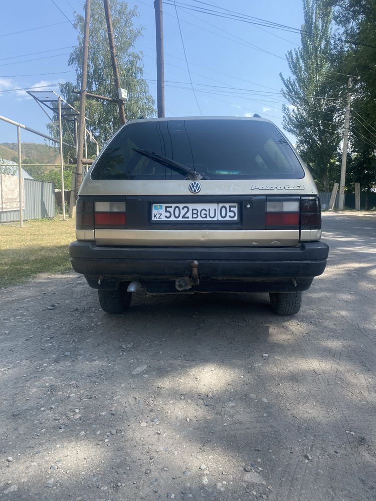 Пассат б3 1.8 в хорошом состояние