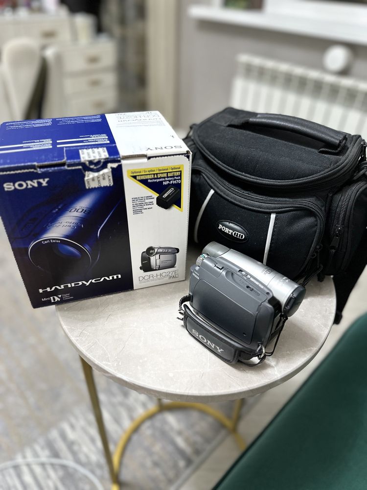 Видеокамера Sony DCR-HC27E