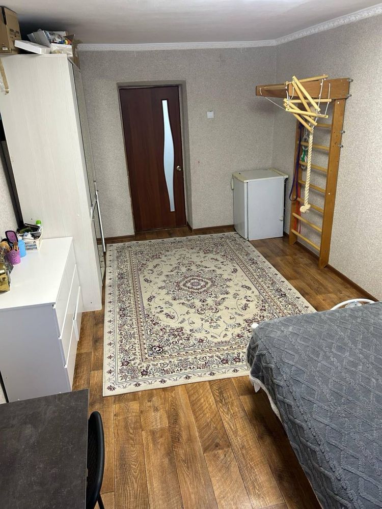 Продам квартиру трехкомнатную