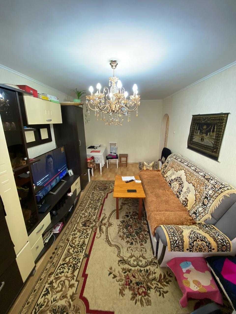 Продам 2 комнатную квартиру уютная, теплая р-н УЮТ!!!