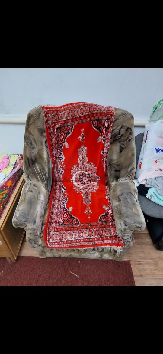 Продам диван с двумя креслами