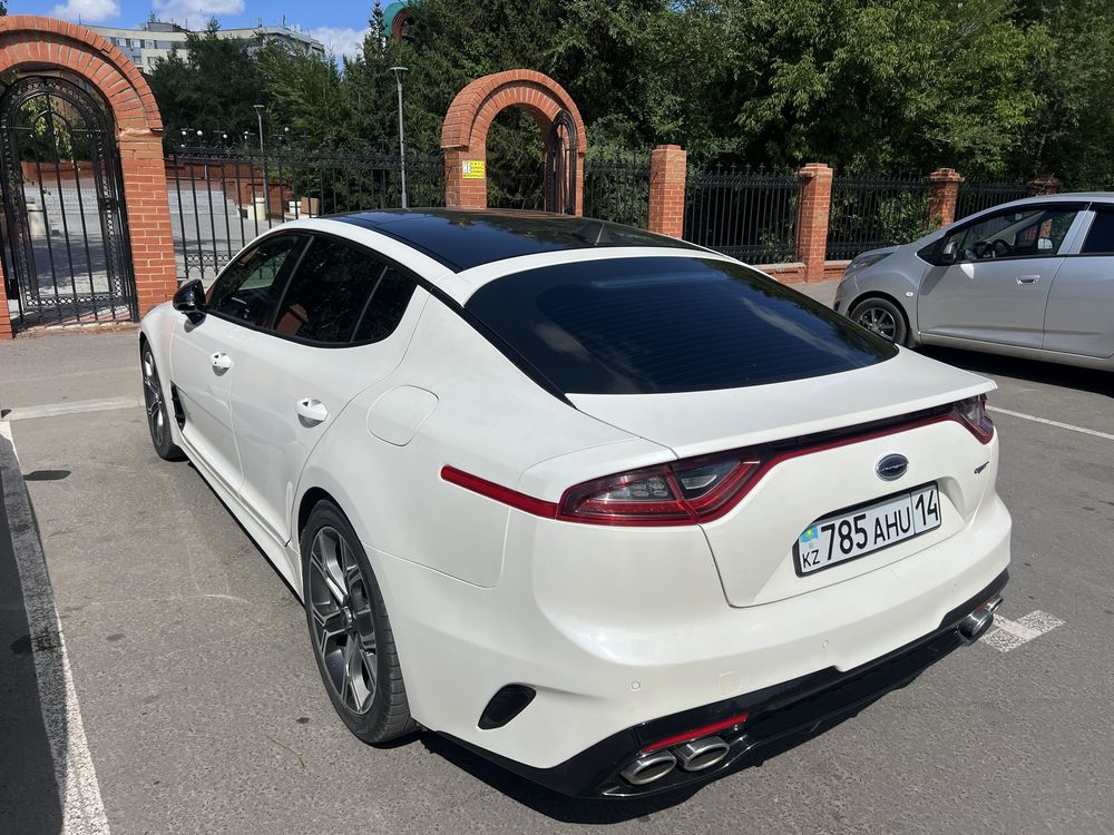 Kia Stinger 3.3 biturbo