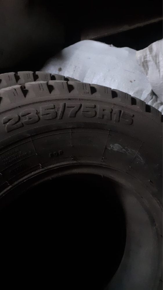 Шина   235/75/15 новый